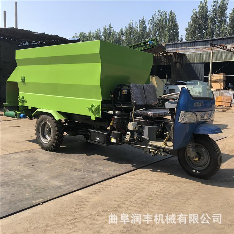 饲料撒料车