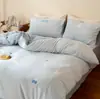 Ins Lindo Cálido Set de Cuatro Piezas de Terciopelo de Leche Espesado Terciopelo de Doble Cara Terciopelo Coral de Tres Piezas Toalla de Dormitorio Bordada Invierno