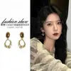 Pendientes de perlas con pasador de plata S925 para otoño e invierno, una colección de pendientes de estilo coreano modernos y elegantes que irradian un ambiente lujoso y sofisticado, y que actualmente son una tendencia popular en línea.