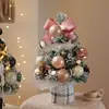 Árvore de Natal Mini Popular Transfronteiriça Personalizada Decoração de Atmosfera Festiva Ornamento de Mesa Decoração de Árvore de Natal com Pinha