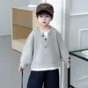 2412 Conjunto Primavera e Outono para Meninos 2026 Novo Estilo Estilo Coreano Conjunto de Duas Peças Malha Gola V Jeans Tendência 9