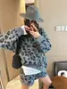 Conjunto de Punto de Moda Lujoso Ligero Nuevo Otoño/Invierno 2026: Conjunto de Dos Piezas de Suéter y Shorts con Estampado de Leopardo