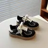 Zapatillas de entrenamiento alemanas de primavera para niños, nuevo modelo 2026, zapatillas de moda para niñas, versión coreana de zapatillas blancas con lentejuelas de estrella, zapatillas deportivas de moda