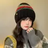 Nuevo Gorro de Punto Rayado para Mujer, Otoño e Invierno Exterior Blanco de Punto, a Prueba de Frío y Cálido, Gorro de Lana Color-Bloque de Nicho para Mujer