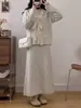 Nova Coleção Outono/Inverno 2026: Conjunto de Tricô Duas Peças com Cardigã e Saia com Laço Floral 3D, Estilo Delicado para Mulheres