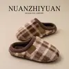 Pantuflas de Felpa de Algodón a Cuadros Retro Hamuding para Mujer Invierno Engrosadas Bloqueo de Temperatura Calidez Punta Cerrada Hogar Antideslizantes Suela Suave