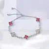 Pulseira de Zircônia Trevo de Quatro Folhas Estilo Doce para Meninas, Pulseira de Design de Nicho Exquisita e de Luxo Leve, Acessório de Mão Moderno e Versátil