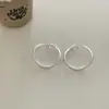 Brincos de Argola Grandes Lisos Estilo Minimalista e Cool para Mulheres, Simples e Elegantes para o Dia a Dia, Sensação de Alto Padrão, Luxo Leve, Novos Brincos da Moda
