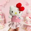 El Colgante de Hello Kitty Se Puede Usar para Vestir el Peluche Muñeco con Ropa, Conjunto de Falda y Impermeable de Puntos