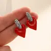 Brincos de Coração Branco e Gota de Óleo de Luxo Leve e de Alta Qualidade Brincos Populares de 2025 Design de Nicho para Mulheres Brincos Simples