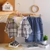 Camisa de Manga Larga a Cuadros para Niños con Capucha, Ropa de Otoño, Nuevo Estilo 2026, Conjunto de Tres Piezas de Ropa Exterior Casual y Elegante para Niños, Moda para Bebés