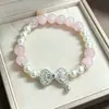 Pulseira de pérolas com laço doce, design de nicho requintado, luxo leve, toque de alta qualidade, joia personalizada para mulheres