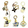 Chaveiros de metal personalizados, populares na Amazon, acessórios de chaveiro em liga de zinco, chaveiros pequenos para mochilas de áreas cênicas da cidade