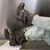 Botas curtas femininas plissadas, novas botas western cowboy de bico fino e salto grosso vintage para outono e inverno, estilo garota ousada botas curtas empilhadas
