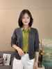 Camisa de mujer para dropshipping, nuevo estilo de invierno, corte holgado, adelgazante, elegante y con diseño rejuvenecedor, con cuello de solapa y mangas largas, adecuada para madres de mediana edad