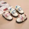Zapatos de niña estilo alemán Zapatillas de skate para niños Zapatos casuales versátiles de suela blanda para niñas Nuevos zapatos infantiles elegantes para Primavera y Otoño 2026