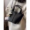 Atacado de Fábrica de Bolsas Femininas de Alta Qualidade, Novas Bolsas de Mão da Moda de Outono para o Trabalho, Bolsas Transversais Tipo Saco Texturizadas Versáteis