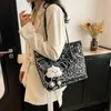 Bolso de lona con grafiti para mujer, nuevo bolso de hombro informal de 2024, combinable, de gran capacidad, para estudiantes y viajeros.