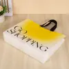 Bolsa No Tejida Laminada con Degradado Rosa Bolso de Celebridad de Internet Listo para Usar Bolsa de Compras para Tienda de Ropa Bolsa de Empaque para Ropa de Mujer Regalo