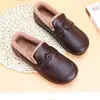 Zapatos tipo botín para mujer con forro polar, nuevos estilos de invierno 2026, zapatos de algodón, superficie suave, cálidos, antideslizantes, planos, zapatos de cuero de suela blanda, zapatos para mamá