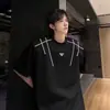 Camiseta de manga curta com gola pequena e ombros acolchoados, estilo de rua americano de verão, corte justo, top pesado de alta qualidade, camiseta de meia-manga para homens