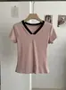 Camiseta Informal Versátil de Manga Corta con Bloques de Color y Cuello en V Ajustada Kekezoon Moda Coreana Top Venta al por Mayor 7967