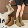 Botas feias-bonitas estilo Birkenstock combinadas com uma saia, botas de cano justo, botas curtas western cowboy Birkenstock com sola macia da moda outono e inverno 2026 para mulheres