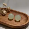 Aretes de Tachuela Coloridos con Forma de Bollo para Mujer 2026 Estilo Nuevo Pendientes de Color Caramelo de Gama Alta Dulces y Versátiles Pendientes para el Día a Día Modernos