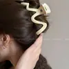 Pinza para el cabello ondulada esmerilada para mujer grande 2024 nuevo temperamento de alta gama pinza de tiburón pasador para la parte posterior de la cabeza accesorios para el cabello