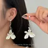 Pendientes de Borla con Flor Blanca Retro Francesa y Circonita Brillante para Mujer, Pendientes de Estilo Festivo Suaves y de Alta Gama, Pendientes de Hada