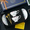 Conjunto de café de cerâmica requintado de luxo leve de alta qualidade, conjunto de caixa de presente de xícara de café vintage de porcelana de osso de alto valor, presente de casamento