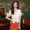 Camisa Estilo Francés Estéreo Bordada Cuello en V para Mujer 2024 Verano Nuevo Estilo Top de Manga Corta Elegante Camisa Pequeña