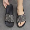 Chinelos do Sudeste Asiático 2025 Verão Nova Moda Estilo Coreano Chinelos Sapatos de Praia Chinelos Masculinos Europeus e Americanos Atacado