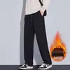 Pantalones Largos Casuales de Pierna Recta Espesos con Felpa, Estilo Nuevo Otoño e Invierno para Hombre, Negocios Casual, Cálidos y Amigables con la Piel, Espiga, Venta al por Mayor