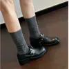 Versão em pele de ovelha~Sapatos mocassins femininos vintage de bico redondo, com 5CM de altura, sola grossa e fivela, para mulheres 2026, rebite, estilo britânico, sapatos femininos de couro