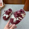 Tênis de Treino Alemão em Camurça para Bebê Sapatinhos Macios Sapatos Únicos Outono e Inverno Novos Sapatos de Algodão Antiderrapantes para Crianças Sapatos Casuais para Caminhar Tendência