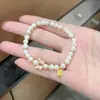 Nova Pulseira de Borboleta Fantasia Pérola Colorida Esmalte Chinês Feminina Luxo Leve Nicho Presentes de Alto Padrão para Namoradas Joias de Mão