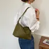 Bolsa feminina de nicho transfronteiriça estilo francês, novo modelo verão 2026, elegante e de alta qualidade, adequada para o trabalho, bolsa de ombro e crossbody acolchoada