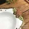 Prato Cerâmico Grande com Relevo de Rosa Criativo para Venda por Atacado, Placa Personalizada Esculpida com Galvanoplastia, Prato de Jantar para Casa, Hotel, Banquete, Louça