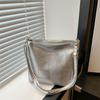 Bolso de mujer de primavera y verano, nuevo bolso de hombro retro de moda europea y americana, bolso bandolera tipo cubo de alta gama para uso diario.