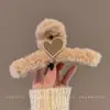 Presilha de cabelo de pelúcia cor de café estilo coreano, um acessório de cabelo sofisticado e versátil para mulheres, tamanho grande, realça o volume do cabelo, estilo presilha de tubarão