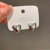 Design Simples Fivela de Orelha de Metal Amor nos Dois Lados Nicho Temperamento Estilo Frio Sentido Avançado Brincos Luxo Leve Irregular