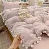 Juego de cuatro piezas bordado de terciopelo de leche grado A para otoño e invierno, estilo princesa francesa, funda de edredón de vellón de coral engrosado, sábana bajera y juego de ropa de cama