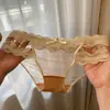 Calcinha sexy de renda estilo francês para mulheres, com aro na perna, design vazado, malha respirável e forro de algodão