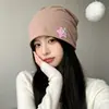 Bonito gorro posparto, adecuado para usar al dormir, diseñado para mujeres embarazadas con cabezas más grandes, proporciona protección contra el viento y tiene un diseño elegante y de alta calidad.