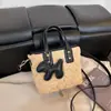 Bolso Peludo de Color Contrastante de Nicho para Mujer 2025 Nueva Moda Versátil Bolso Cruzado Peludo Muy Popular Bolso Bandolera Tipo Cubo