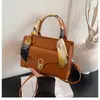 Bolsa Transversal Feminina Versátil Estilo Retrô de Nicho Bolsa de Mão de Alta Qualidade Nova Bolsa de Ombro para Mamães de Grande Capacidade