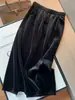 Nova Saia Midi de Veludo Preto Espessado Emagrecedora de Cintura Alta para Mulheres Cintura Elástica Comprimento Médio Justa ao Corpo Reta