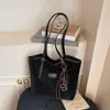 Bolsa de Ombro Vintage Grande Capacidade para Mulheres 2026 Nova Tendência Moda Casual Versátil Bolsa Tote de Classe