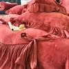 Conjunto de Ropa de Cama Cálida de Invierno Estilo Princesa Romántica Francesa para Bebé, de Cuatro Piezas, con Acabado Totalmente Mate, Terciopelo para Bebé y Ribete de Encaje, en Estilo Dama